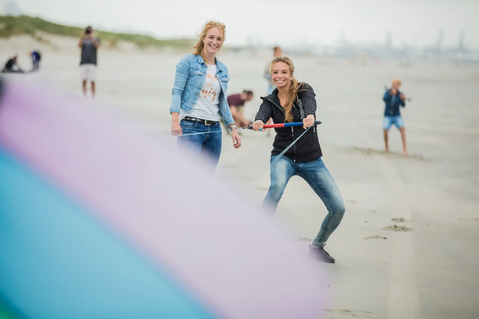 Powerkite in actie op het strand